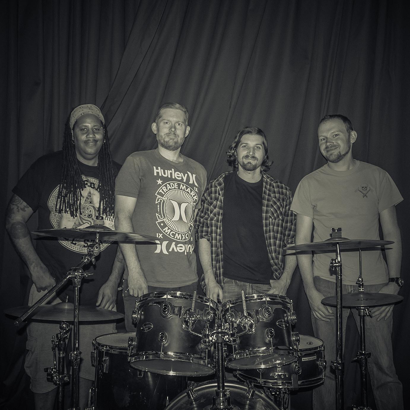 Piuma Band BW Square